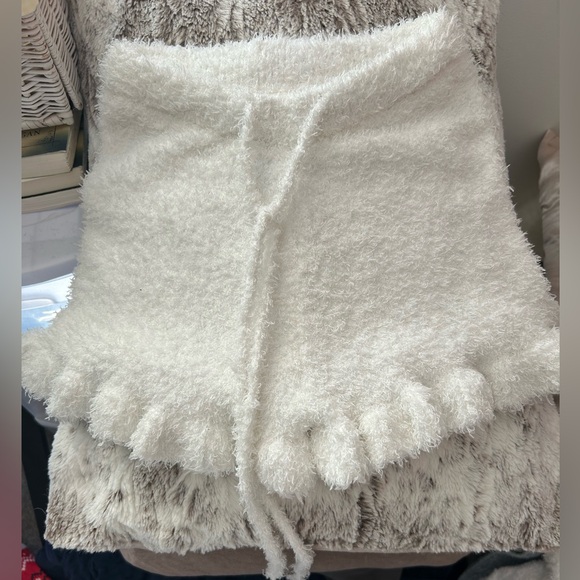 POL jr girls soft fuzzy sleep shorts, size M - Picture 5 of 6